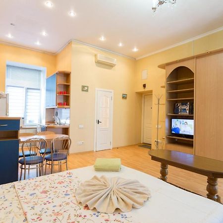 Central Area Apartments Kiev Bagian luar foto