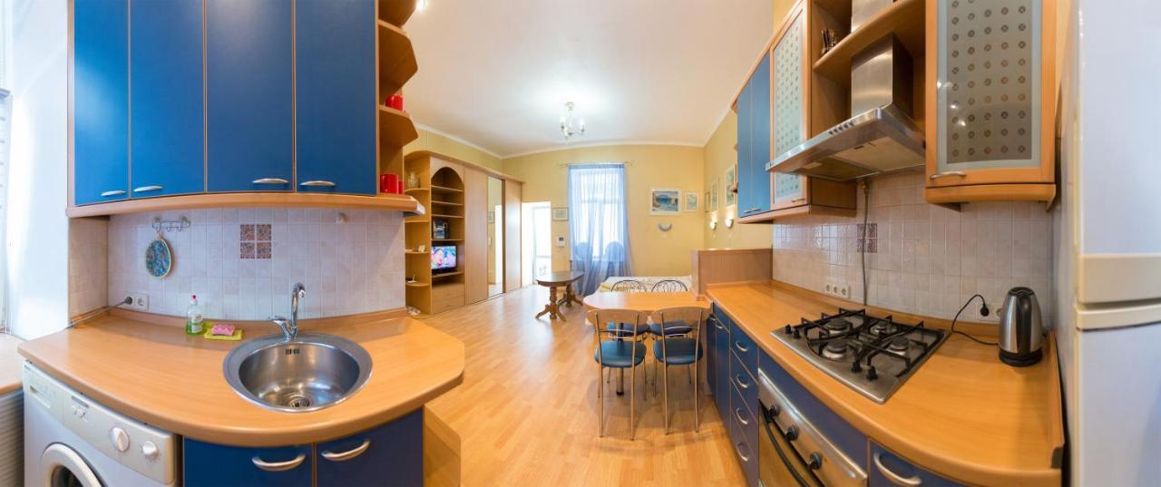 Central Area Apartments Kiev Bagian luar foto