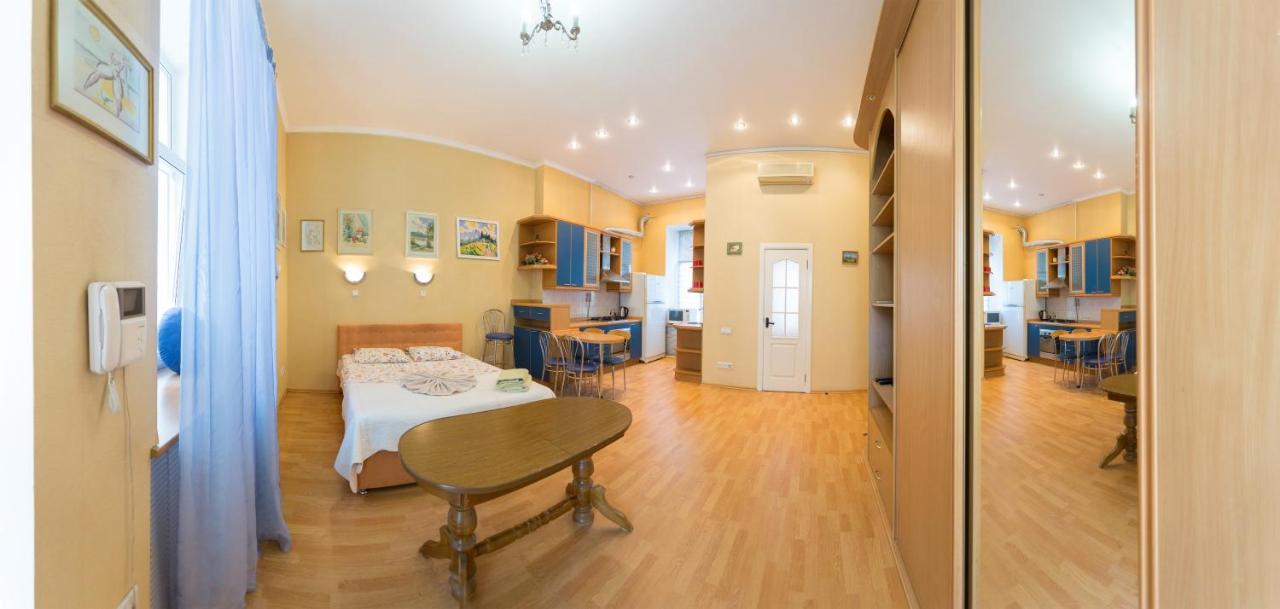Central Area Apartments Kiev Bagian luar foto