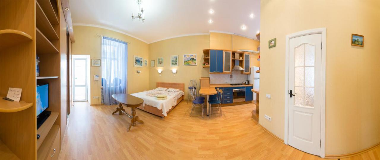 Central Area Apartments Kiev Bagian luar foto