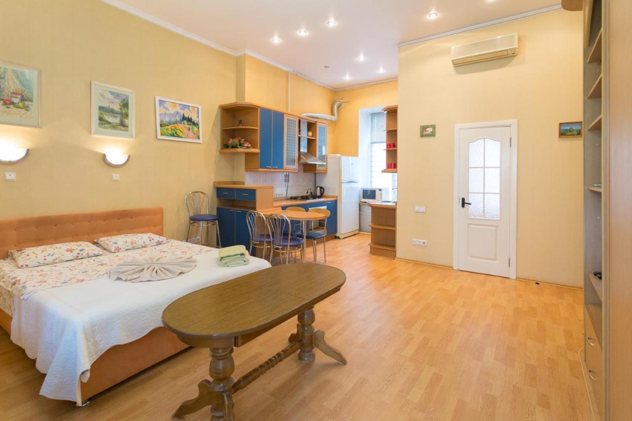 Central Area Apartments Kiev Bagian luar foto
