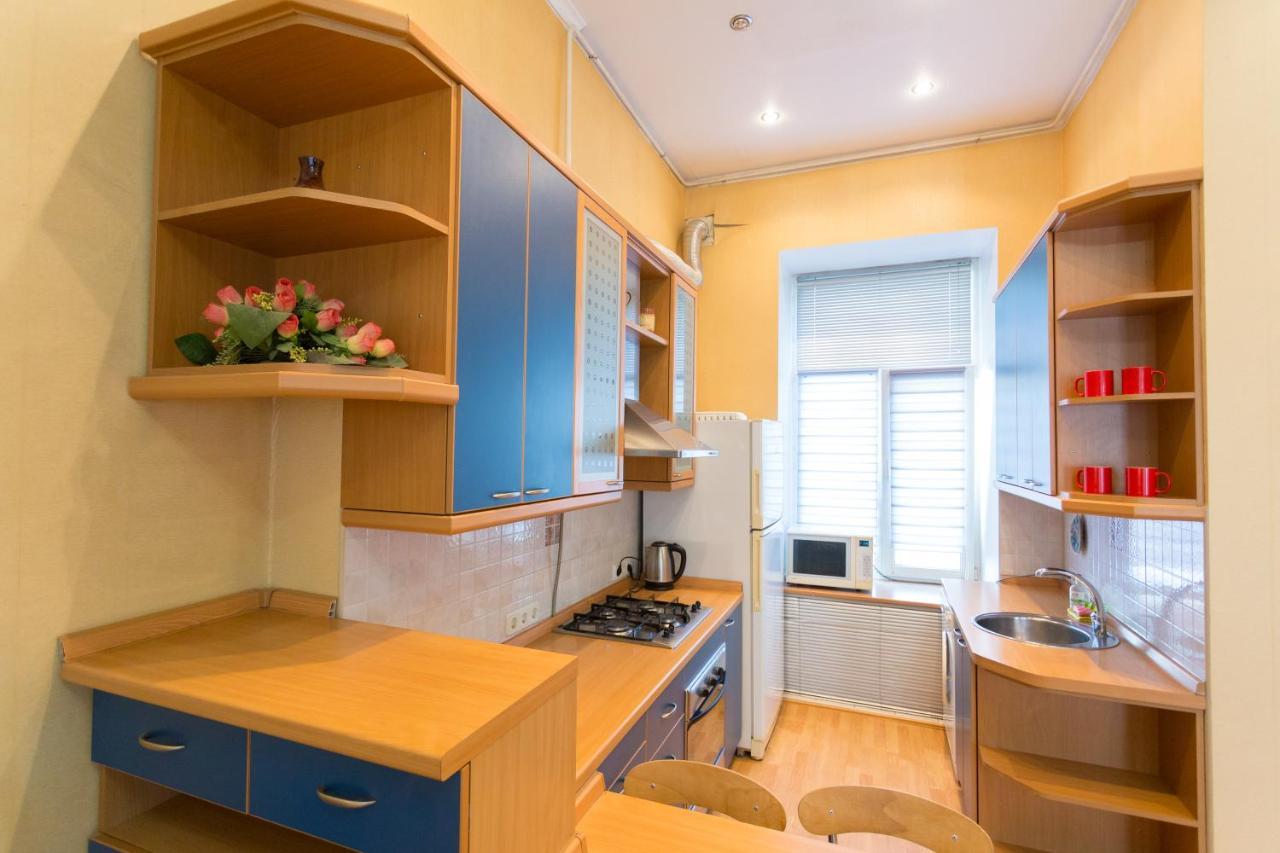 Central Area Apartments Kiev Bagian luar foto