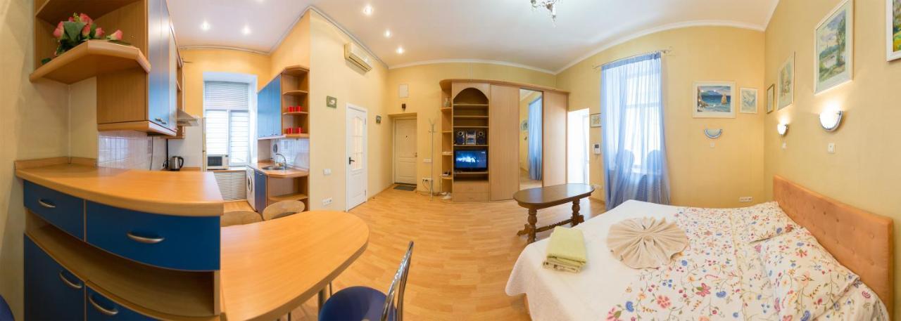 Central Area Apartments Kiev Bagian luar foto