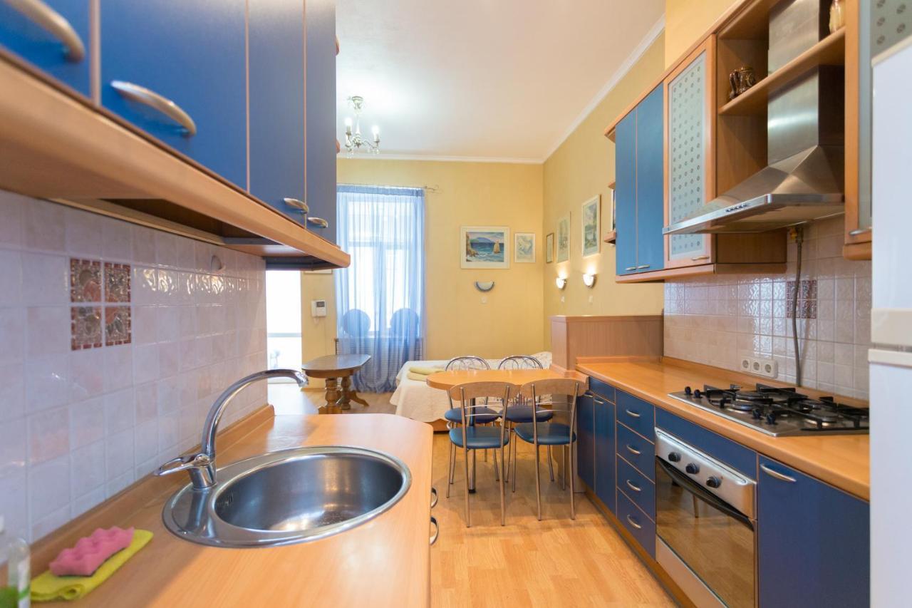 Central Area Apartments Kiev Bagian luar foto