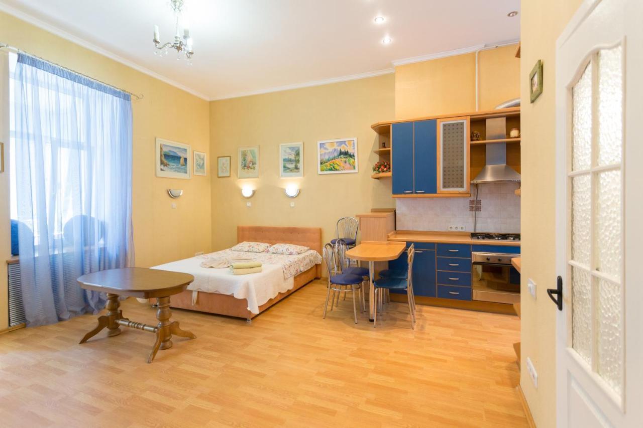 Central Area Apartments Kiev Bagian luar foto