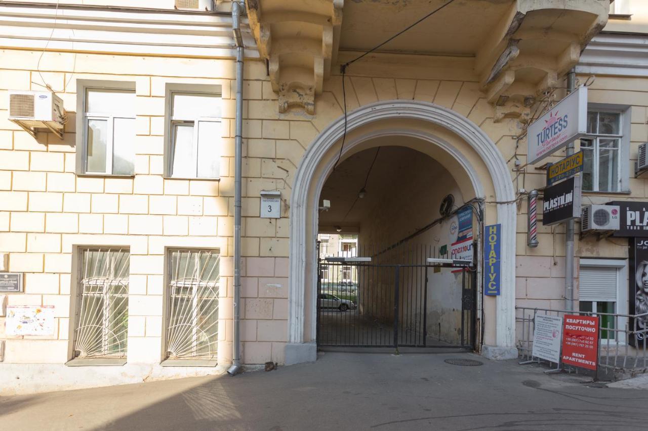 Central Area Apartments Kiev Bagian luar foto