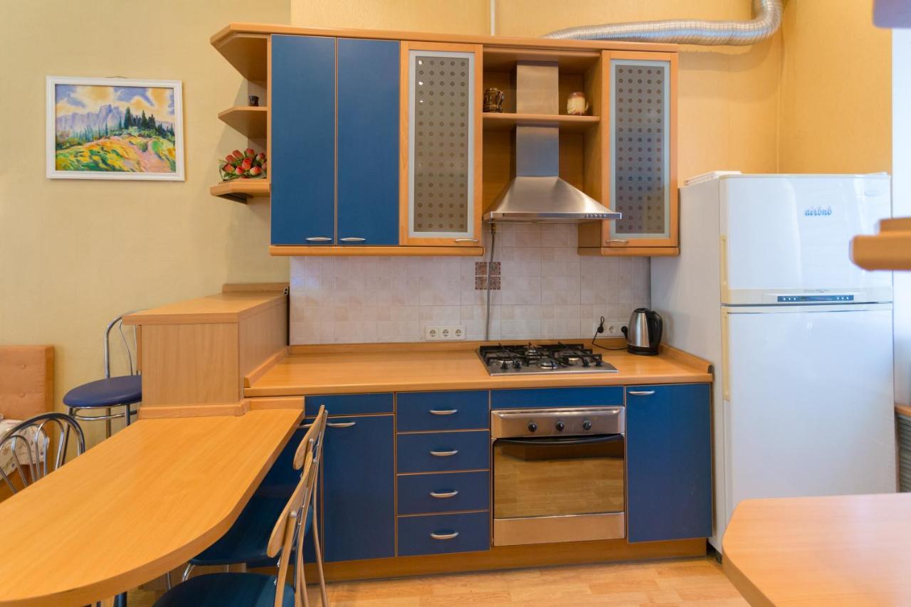 Central Area Apartments Kiev Bagian luar foto