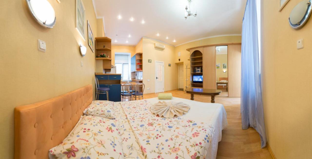 Central Area Apartments Kiev Bagian luar foto