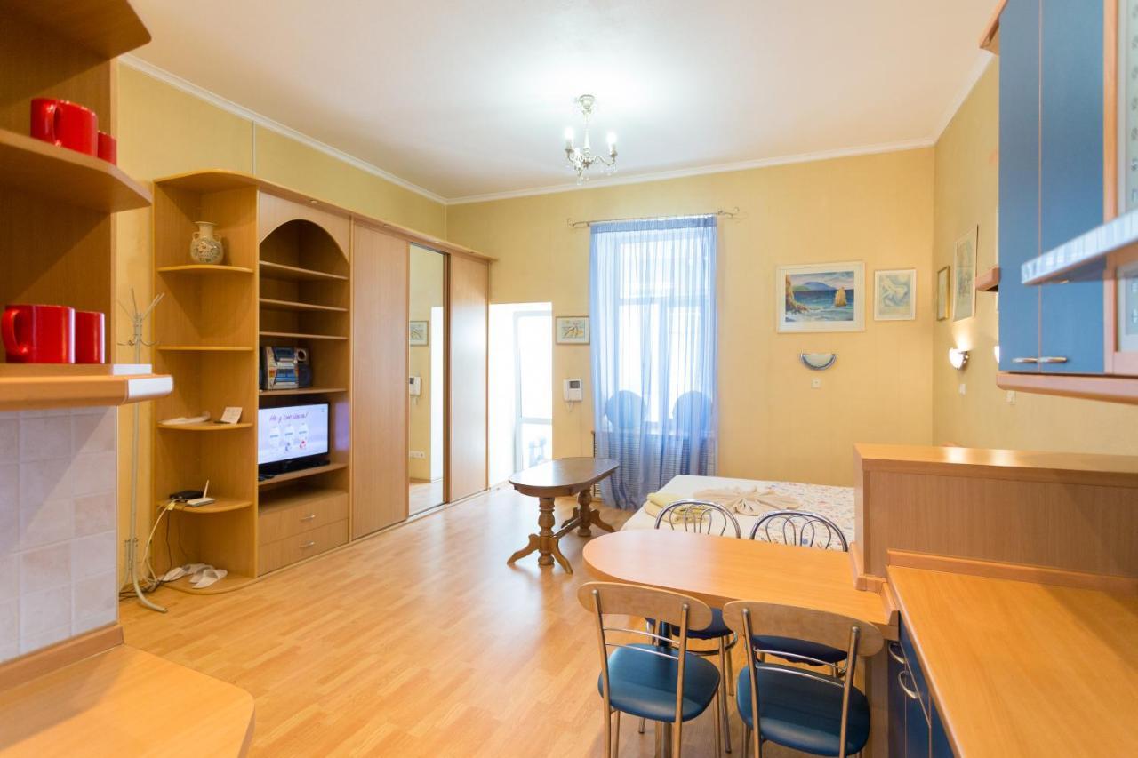 Central Area Apartments Kiev Bagian luar foto