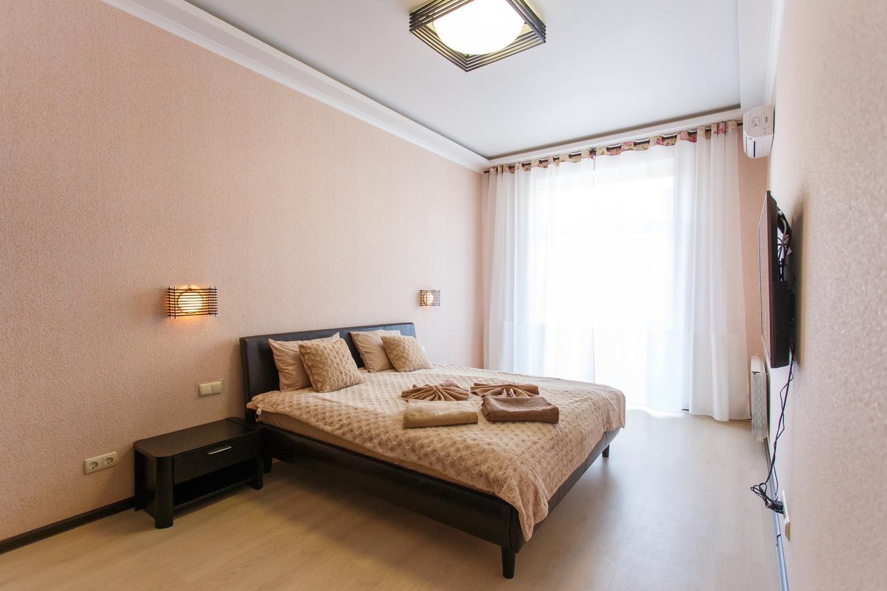 Central Area Apartments Kiev Bagian luar foto
