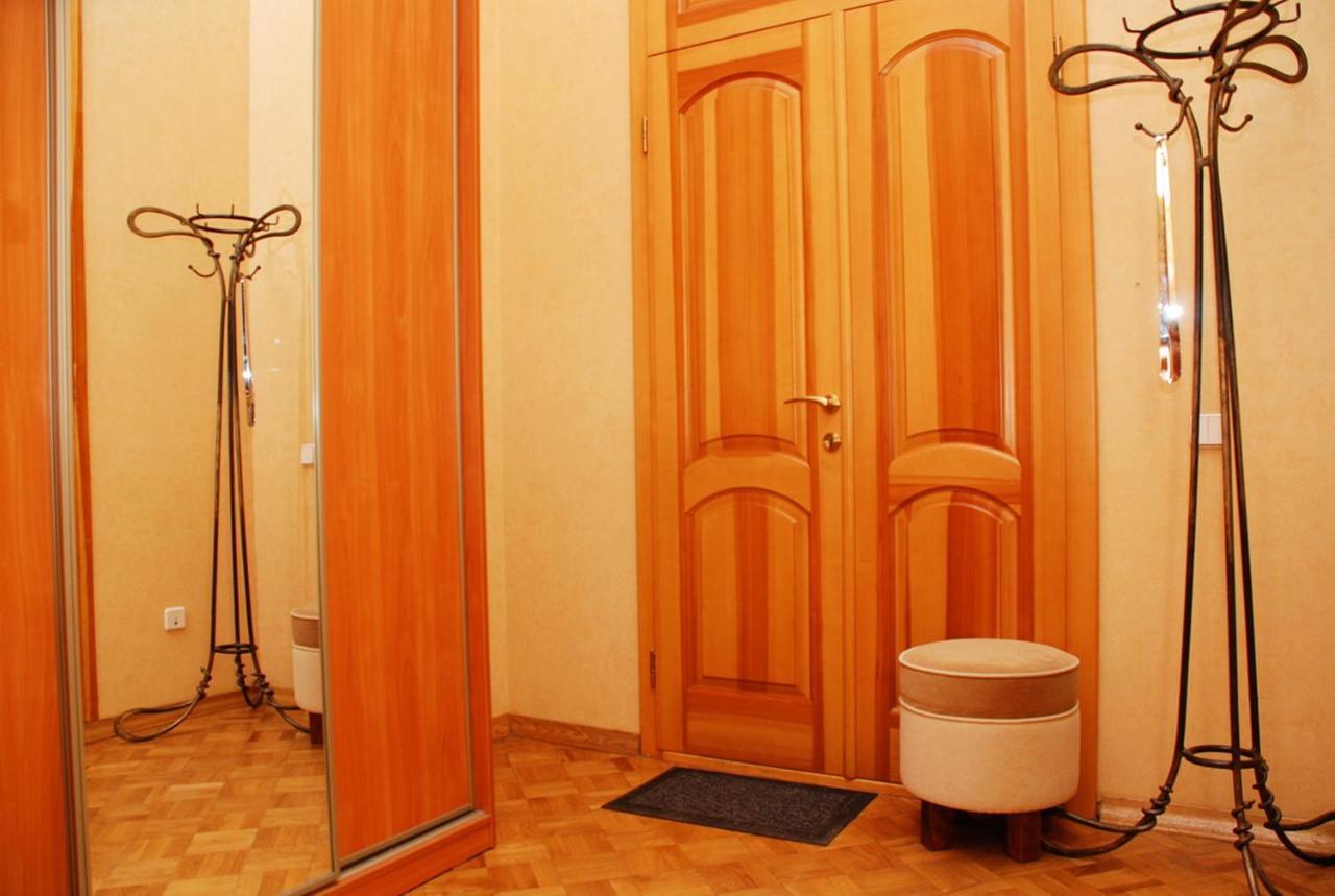 Central Area Apartments Kiev Bagian luar foto