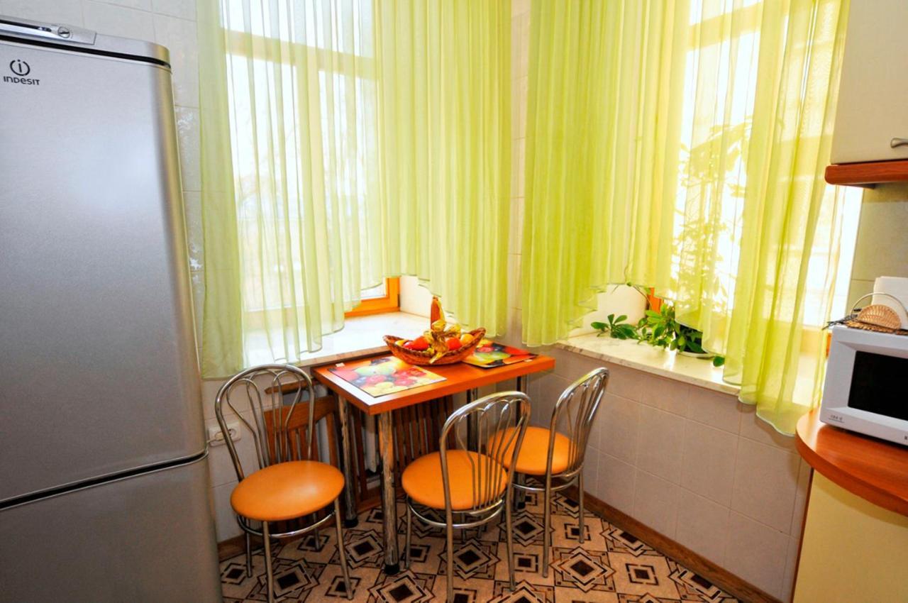 Central Area Apartments Kiev Bagian luar foto