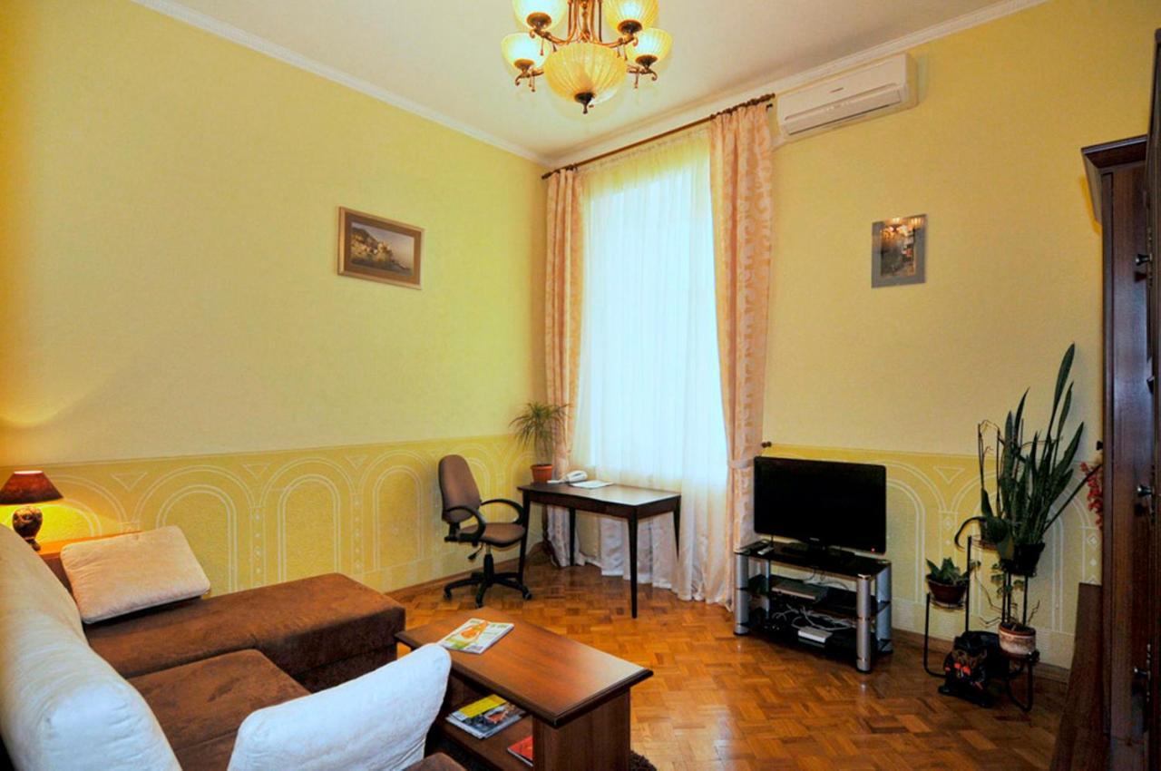 Central Area Apartments Kiev Bagian luar foto