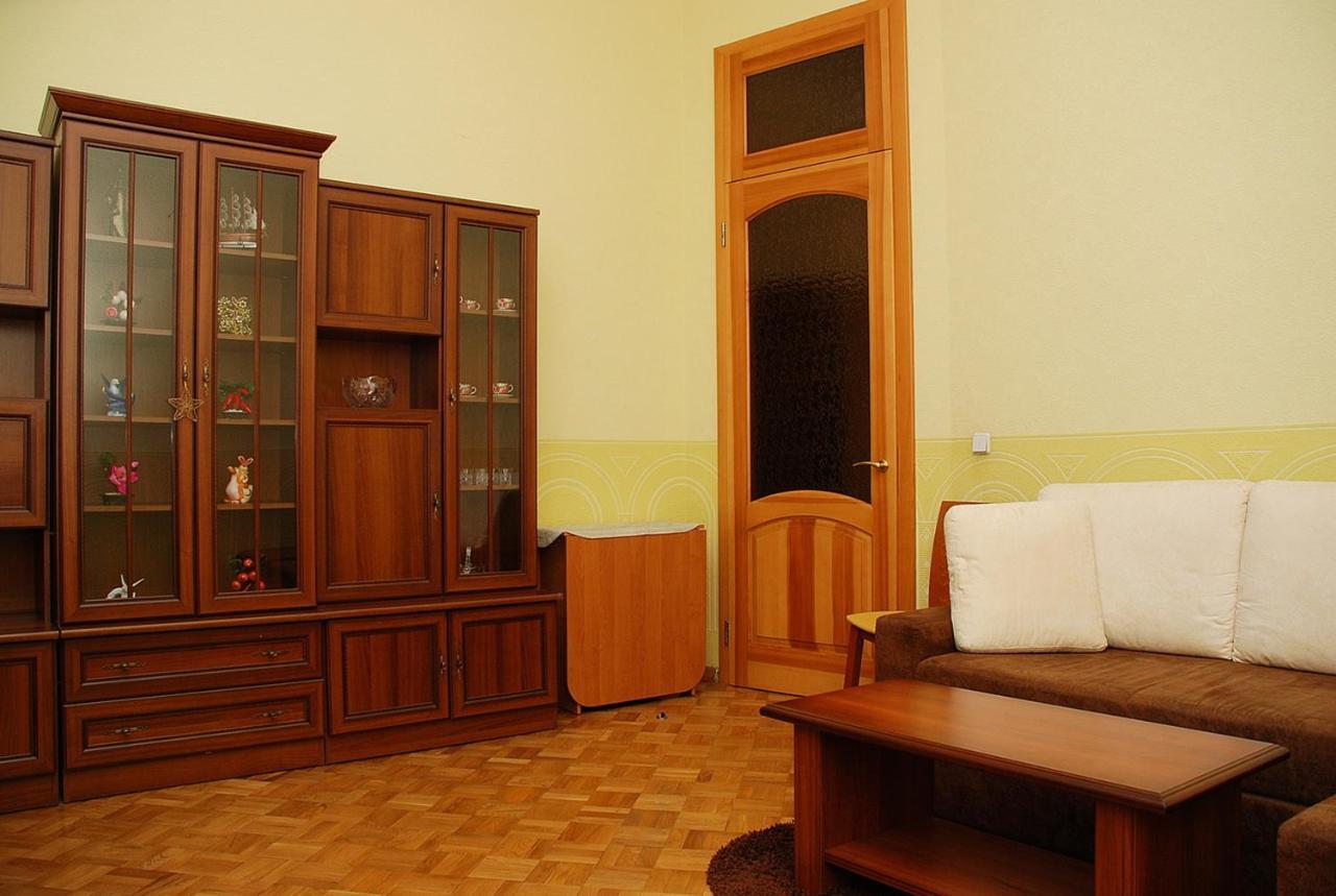 Central Area Apartments Kiev Bagian luar foto
