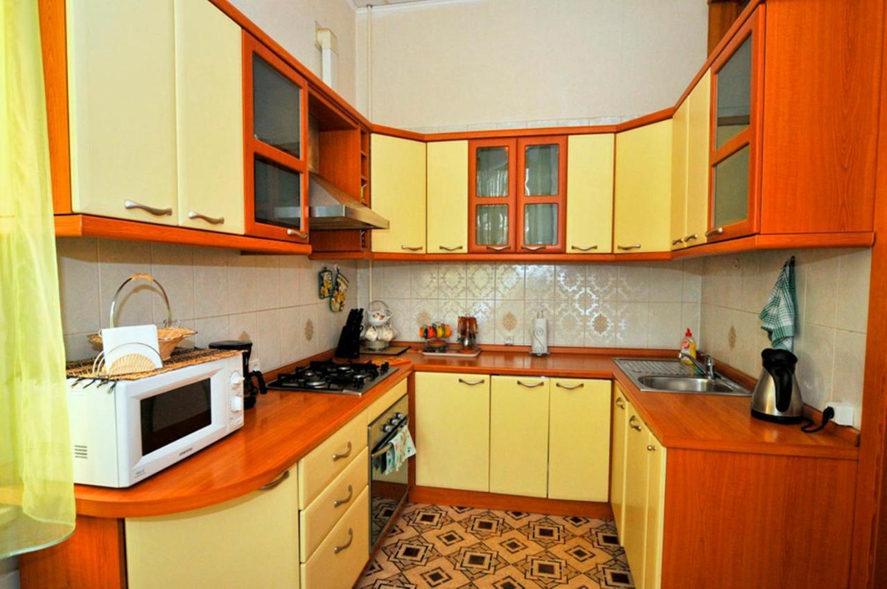 Central Area Apartments Kiev Bagian luar foto