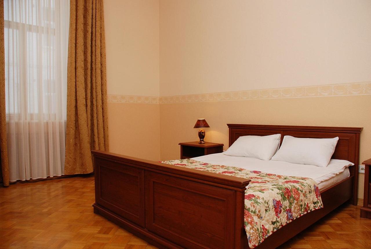 Central Area Apartments Kiev Bagian luar foto