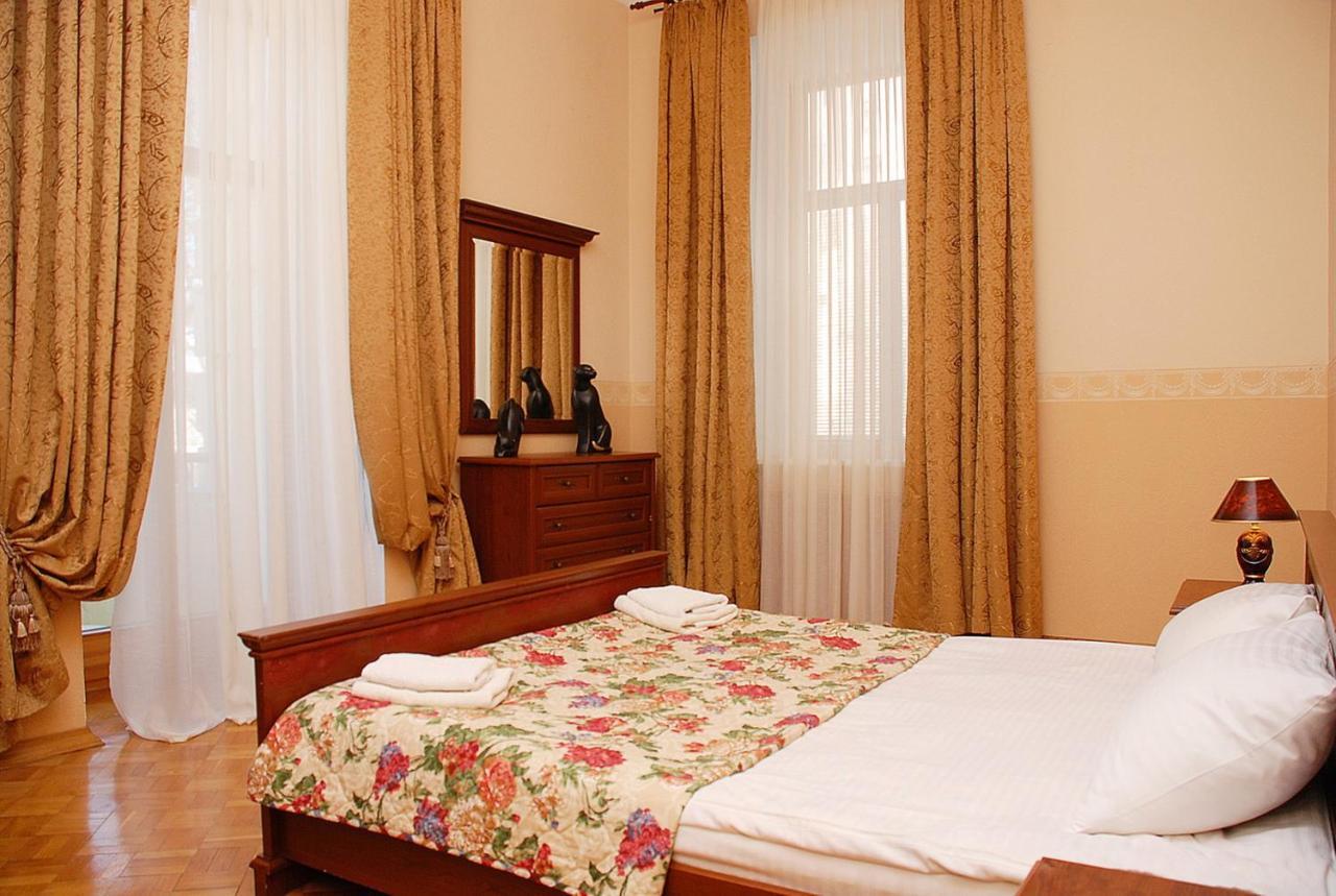 Central Area Apartments Kiev Bagian luar foto