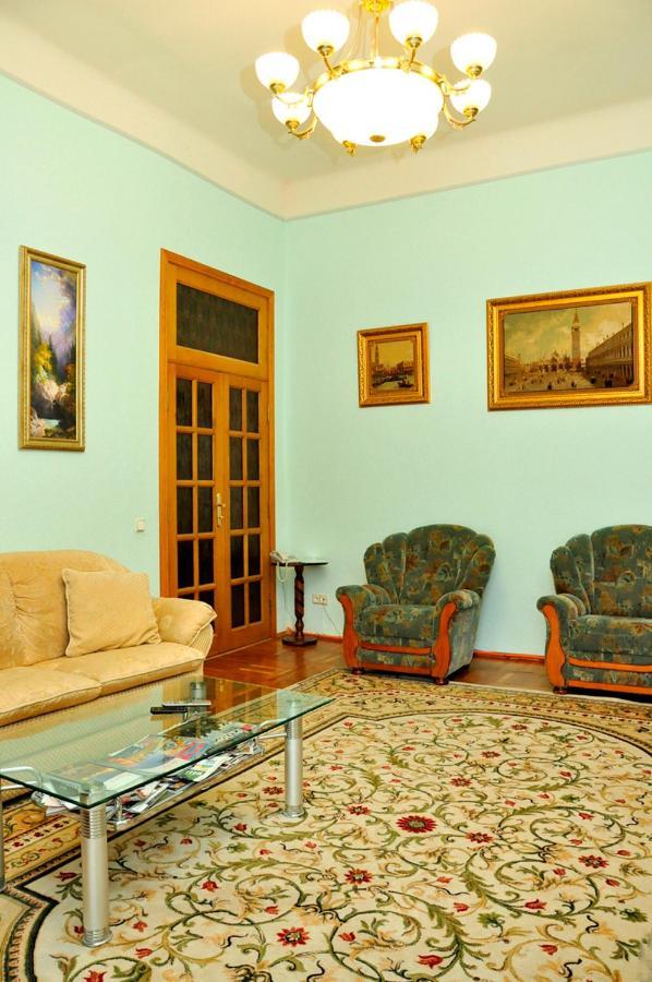 Central Area Apartments Kiev Bagian luar foto