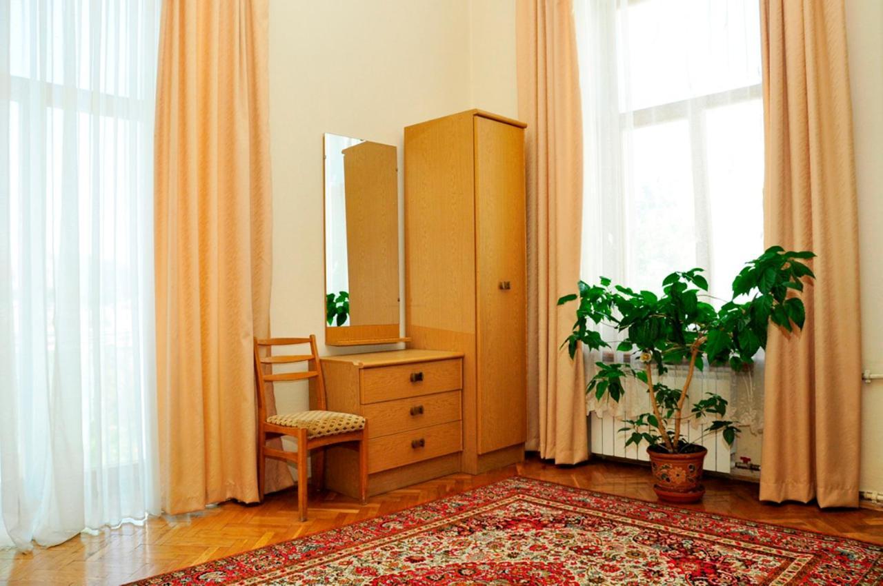 Central Area Apartments Kiev Bagian luar foto