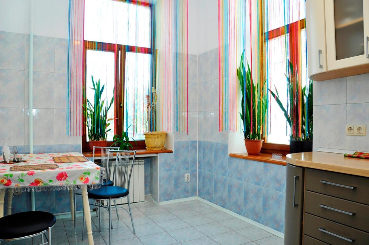 Central Area Apartments Kiev Bagian luar foto