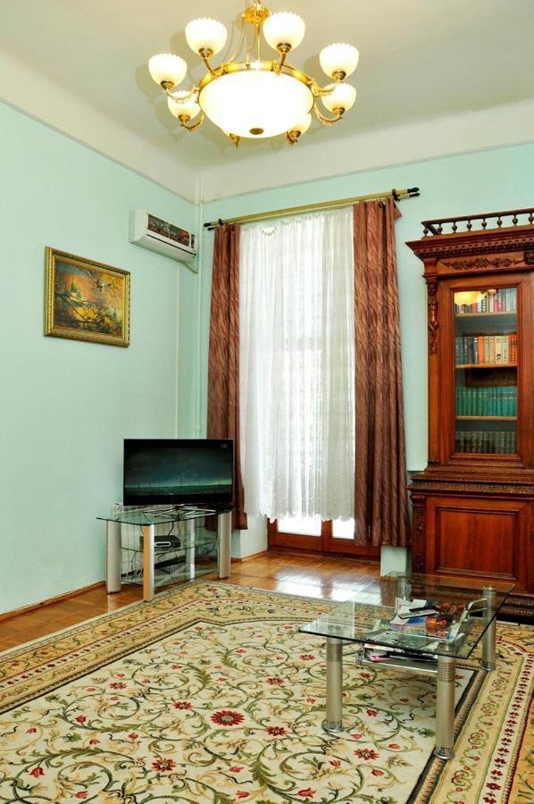 Central Area Apartments Kiev Bagian luar foto