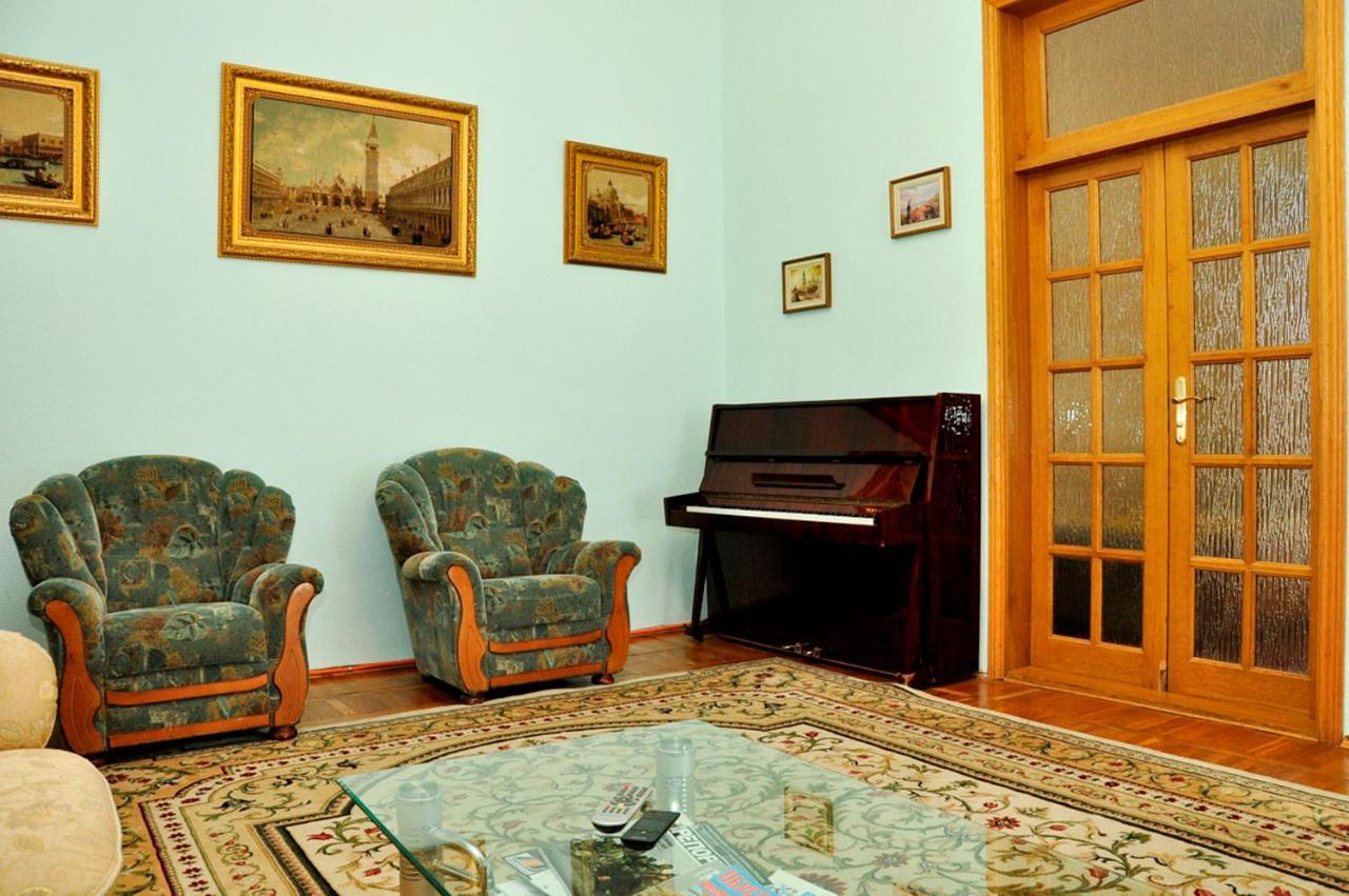 Central Area Apartments Kiev Bagian luar foto