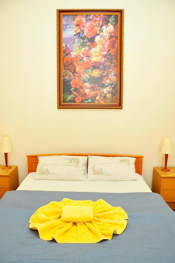 Central Area Apartments Kiev Bagian luar foto