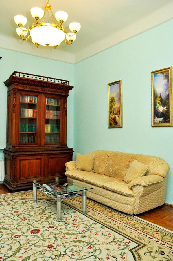 Central Area Apartments Kiev Bagian luar foto