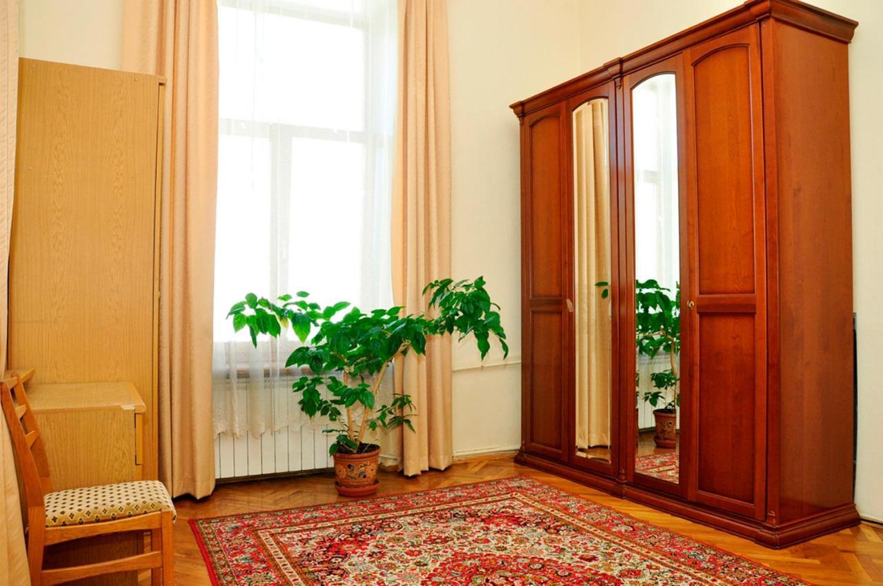 Central Area Apartments Kiev Bagian luar foto
