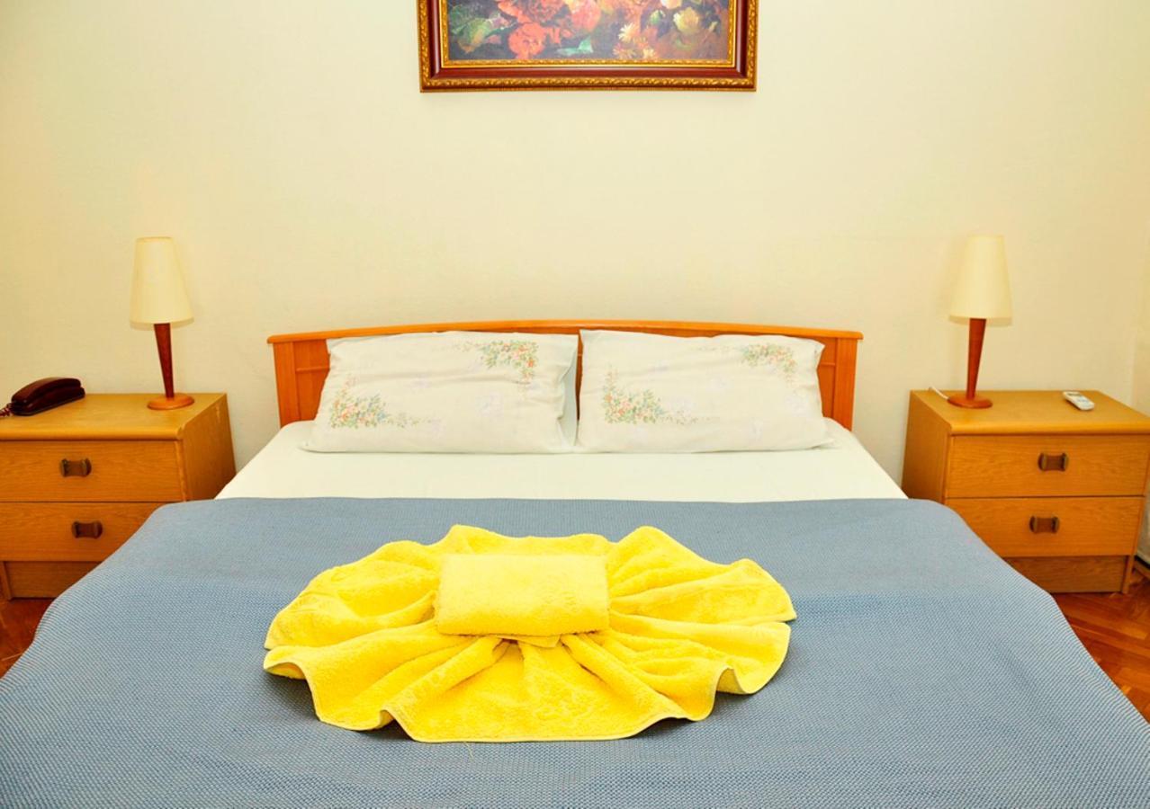 Central Area Apartments Kiev Bagian luar foto